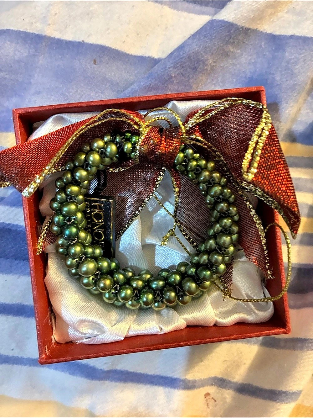 Honora Beaded Statement wreath in Green & red Like New